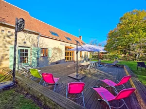 gite-la-tribu-du-dadet-terrasse-aire-de-jeux
